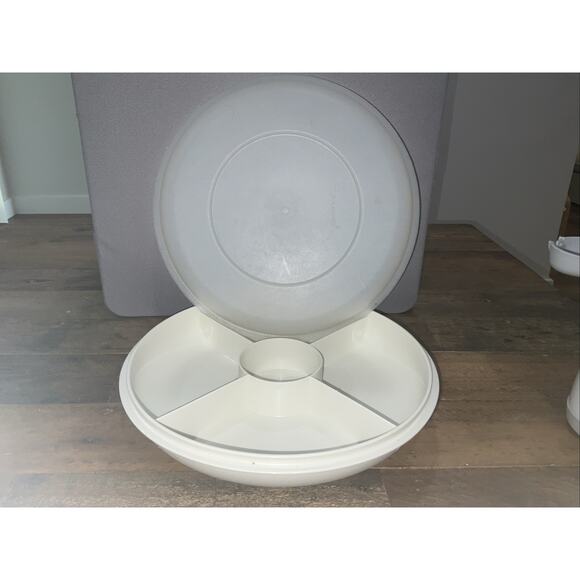 Vintage Tupperware Divided Snack Round Container With Lid 1708 - Ships Free - Picture 1 of 3